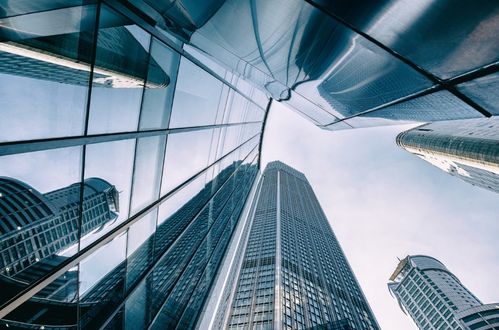 青岛东方影都迎来新篇章 西发集团持股45%，深化影视文化与艺术交流